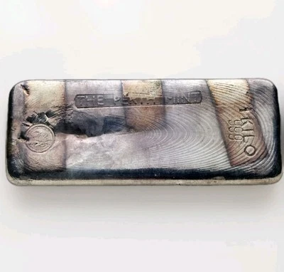 The Perth Mint Australia Silver Kilo Left Facing Swan Wild Pour Lines Tape Toned - Image 1 of 4