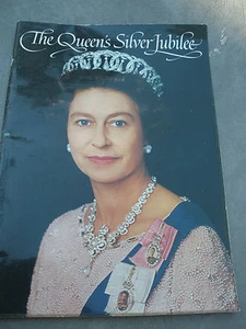 THE QUEEN'S SILVER JUBILEE MAGAZINE PICTORIAL SOUVENIR DESCENT SUCCESSION - Picture 1 of 2