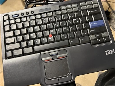 IBM SK-8840 PS/2 Keyboard w/ TrackPoint - Image 1 of 4