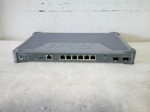 Pare-feu passerelle de services de sécurité 6 ports Juniper Networks SRX300 - Photo 1/5