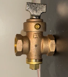 1 in. FIP x 1 in. FIP Bronze Ground Key Stop and Waste Valve - Picture 1 of 5