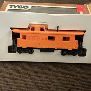 Vintage TYCO HO Scale 8 Wheel Caboose UNION PACIFIC With/ Box - Picture 1 of 4