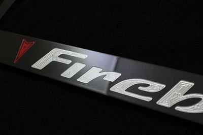 Soporte para marco de matrícula de metal negro Pontiac Firebird Foto 1 de 4