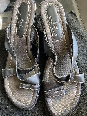 Gently Worn fioni Heels Size 8.5 Black Toe Loop Strap 3 1/2 in. Wedge  - Image 1 of 4