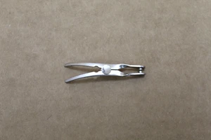 Aesculap Atraumatic Mini-Bulldog Clamp FB331R - Picture 1 of 3