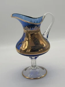 Vintage Böhmischer blauer Glaskrug mit Goldakzenten und Piratenschiff Malerei - Bild 1 von 10