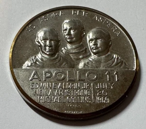 APOLLO 11 ARMSTRONG COLLINS ALDRIN JULY 1969 MEDAL MADE IN CANADA - Picture 1 of 4