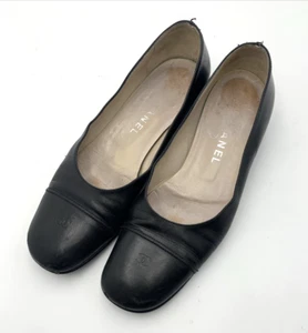 Vintage Classic CHANEL Black Leather & Black Cap Toe Heels Pumps Size 8.5B - Picture 1 of 9
