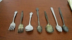 De colección~Lote de 7 CUCHARAS Y TENEDORES ONEIDA DE ACERO INOXIDABLE Y COMUNIDAD Tamaño Infantil - Imagen 1 de 8