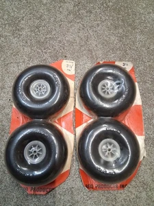 DU-BRO Products Low Bounce Shock Absorbing Smooth Wheels 3-1/2" (4) DB 350r - Picture 1 of 6