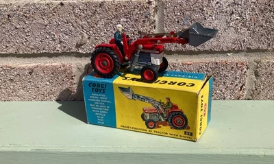 CORGI TOYS MINT MASSEY-FERGUSON 165 TRACTOR 1967-70 No.69 ORIGINAL BOX + DRIVER - Image 1 of 4