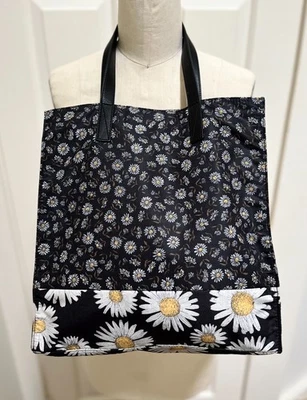 NWOT MARC JACOBS M0008907 Daisy Flower Tote Bag Retail $250 - Image 1 of 4