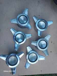 1962 63 Ford Thunderbird Sports Roadster Spinner for Kelsey Hayes Wire Wheel Ori - Picture 1 of 2