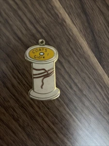 Vtg Spool Coats & Clark Advertising Charm Pendant Rare HTF Sewing 2 Inch Thread - Photo 1/4