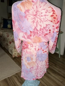 Victoria's Secret Polyester Morgenmantel rosa Blumen Gürtel Kimono Morgenmantel Stil Einheitsgröße NEU - Bild 1 von 10