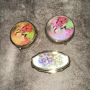 Lot of 3 Vintage Mini Trinket Pill Boxes Gold Tone Enamel Flower - Picture 1 of 9