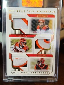 🔥  2020 National Treasures JOE BURROW HIGGINS BOYD Trio Materials RC 10/25 🔥 