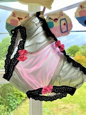 Sissy Negro y Rosa PVC Bragas Bragas Impermeable Plástico Encaje Arcos Ver a través Foto 1 de 2