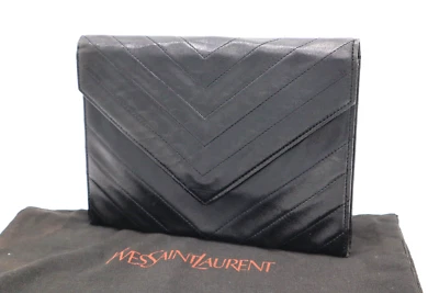 Auténtico bolso sin asas Yves Saint Laurent cuero punto en V negro YSL Foto 1 de 4