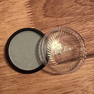 La Femme Cosmetics Makeup Pressed Eye Shadow 0.1 oz OPALESCENT GREEN NEW - Picture 1 of 3