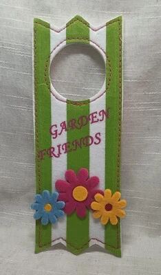 Letrero de pomo de puerta colgante de fieltro vintage "amigos del jardín" diseño de flores hecho a mano Foto 1 de 2