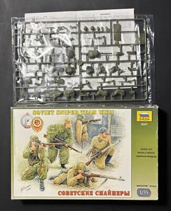 ZVEZDA 3597 - SOVIET SNIPER TEAM WWII - 1/35 PLASTIC KIT - Foto 1 di 1