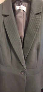 Le Suit Women One Button Black Pinstripe Career Suit Coat Only. Size 12 - Picture 1 of 13