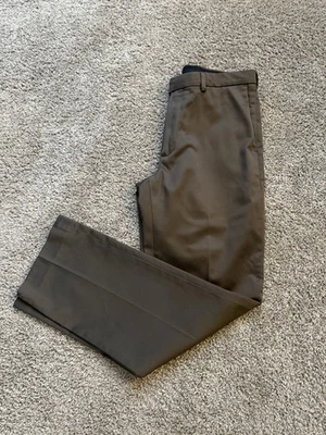 Pantalones de vestir para hombre Claiborne regular fit frente plano marrón talla 30x32 algodón Foto 1 de 4