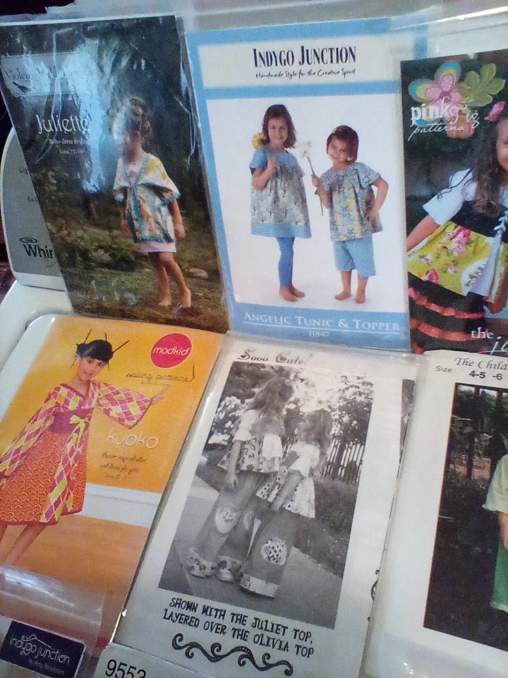 Lote de 10 patrones de costura de varias tallas para niñas muy bonito surtido Foto 1 de 3