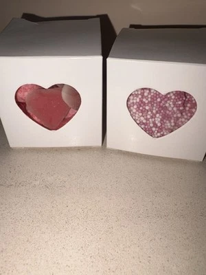 Cute Little White Square Favour Boxes With Heart Insert — 第 1/4 张图片