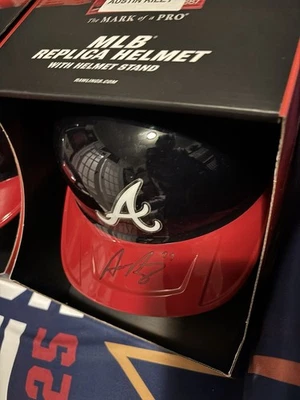 Подлинный полноразмерный шлем ватина с автографом Остина Райли из Braves аутентификация MLB - Изображение 1 из 3