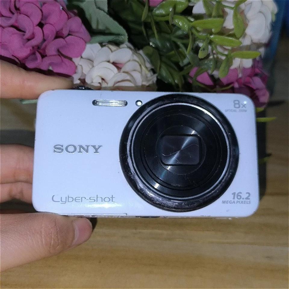 Sony Cyber-shot DSC-WX80 Digital Camera 16.2 MP 8x Optical Zoom English Language - Image 1 of 4