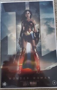 DC Comics Wonder Woman #31 Gal Gadot 2017 Convention Edition Photo Foil Variant