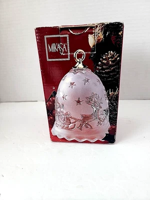 Campana de cristal de colección Mikasa noche silenciosa Santa en trineo con renos en caja Foto 1 de 4