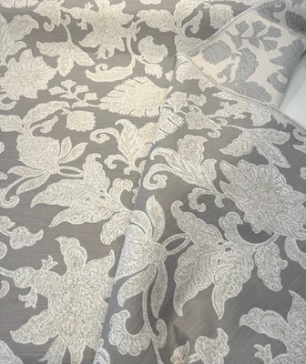 Tela de tapicería para exteriores Sunbrella floral Song Dove Performance por yarda Foto 1 de 4