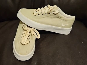 Nike Canvas Low Top Sneakers Shoes Tan Beige & White Women's Size 6 - Picture 1 of 8