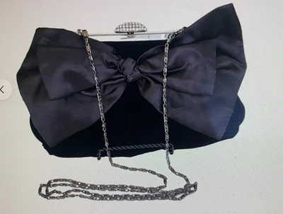 Bolso de Mano Neiman Marcus Negro Terciopelo Satinado Lazo Acentuado Cristales de Swarovski Foto 1 de 4