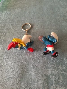 VTG. TWO SMURFS: FOOTBALL AND SUPERMAN KEYCAIN SMURF - Picture 1 of 18