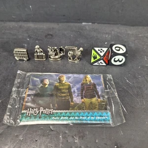 Harry Potter SCENE IT 2nd Edition REPLACEMENT Pieces Tokens Pawns & Die & Cards - Picture 1 of 6