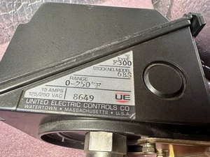 UNITED ELECTRIC F300 6BS TEMPERATURE CONTROLLER 0-250F 125/250V-AC - Picture 1 of 5