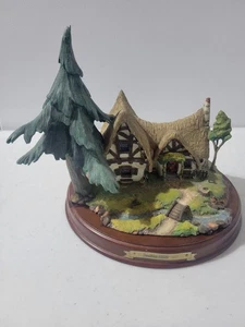 WDCC Disney’s Enchanted Places Biancaneve e la casetta dei sette nani  - Foto 1 di 19