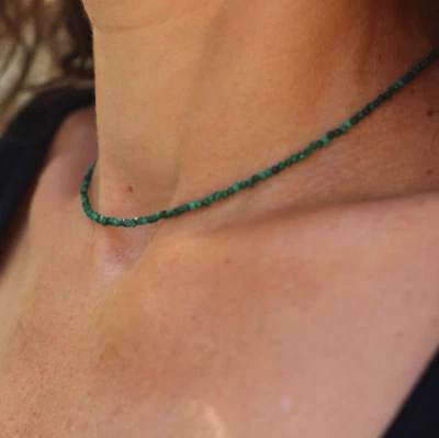Gargantilla de malaquita de 2 mm piedra verde natural collar hecho curación Reiki regalo Foto 1 de 4