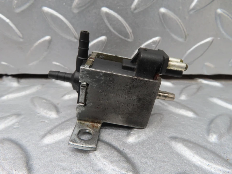 Válvula de control de vacío Mercedes-Benz W124 260E 0015408697 Foto 1 de 4