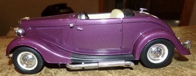 1/19 solido 1934 ford purple roadster broke windshield nice used - Image 1 of 4