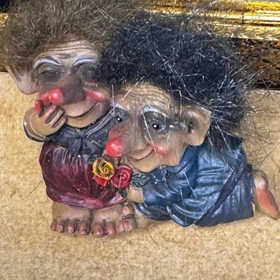 Figura de arte popular noruego mini pareja de trolls de colección Nyform imán de buena suerte Foto 1 de 4