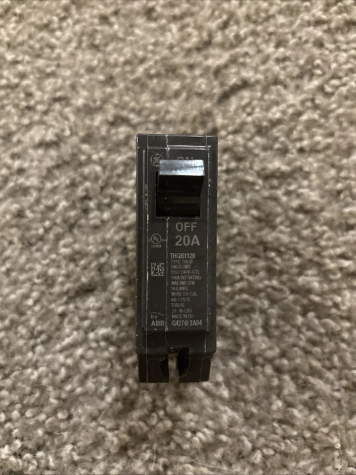 NUEVO GE THQB1120 Disyuntor atornillable 1 polo 20 amperios Q-Line Foto 1 de 1