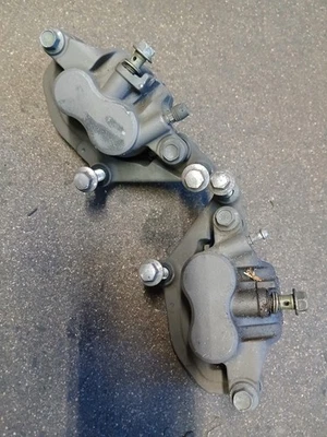 Juego de pares de pinzas de freno delanteras izquierda derecha Yamaha VSTAR 1100 XVS1100 2007 04-09 Foto 1 de 3