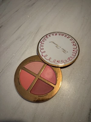 Too Faced Christmas Blush Palette - Bild 1 von 4