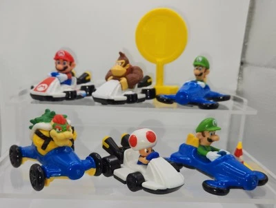 2022 Mario Kart автомобили (6) Nintendo McDonald's + Mario карта монета знак - лот 7 - Изображение 1 из 4