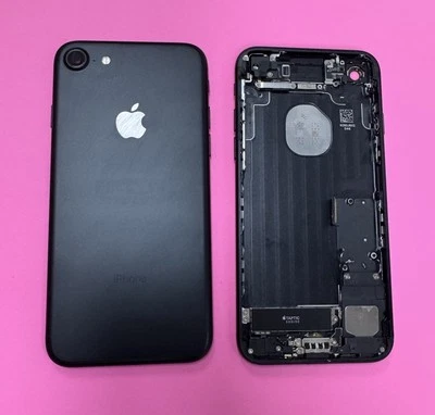 Сменная рамка заднего корпуса iPhone 7 матовая черная оригинальная от оригинального производителя класса B/C - Изображение 1 из 4